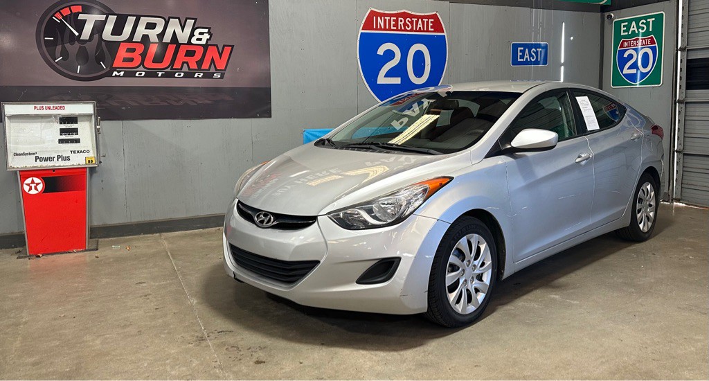 2013 Hyundai Elantra Image 1