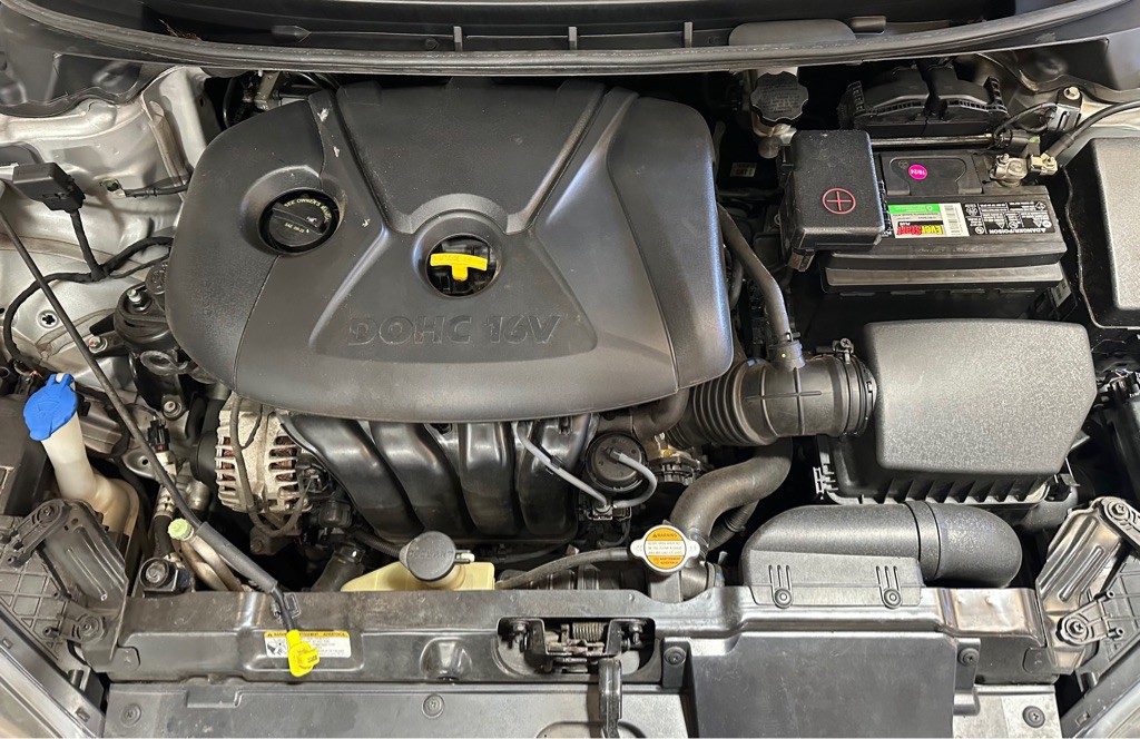 2013 Hyundai Elantra Image 8