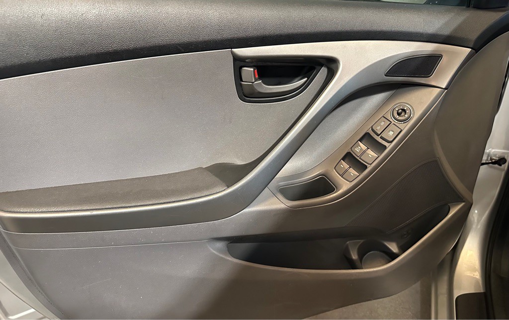 2013 Hyundai Elantra Image 9