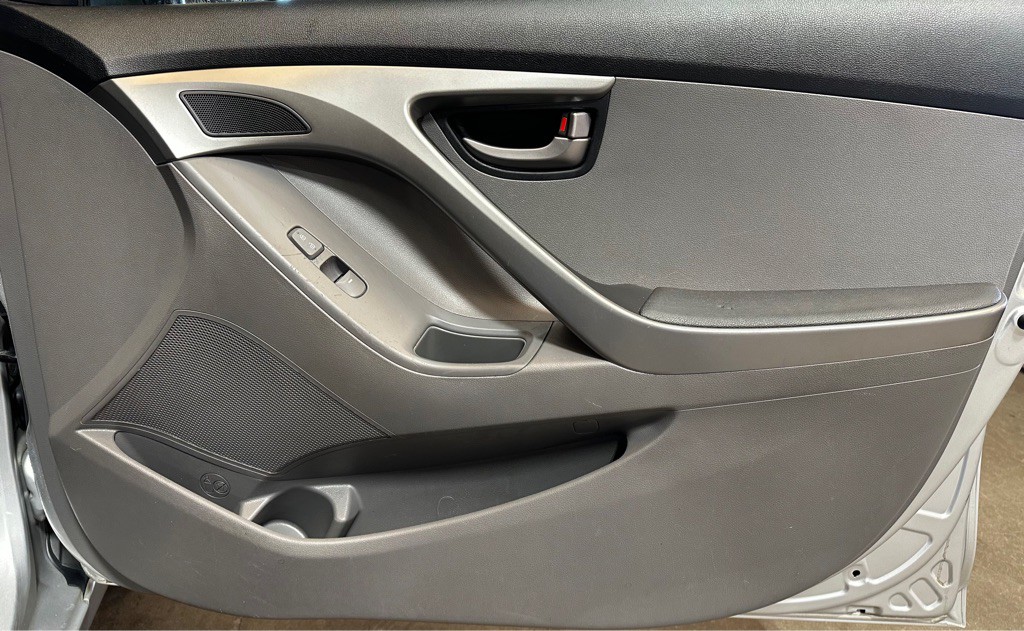 2013 Hyundai Elantra Image 16