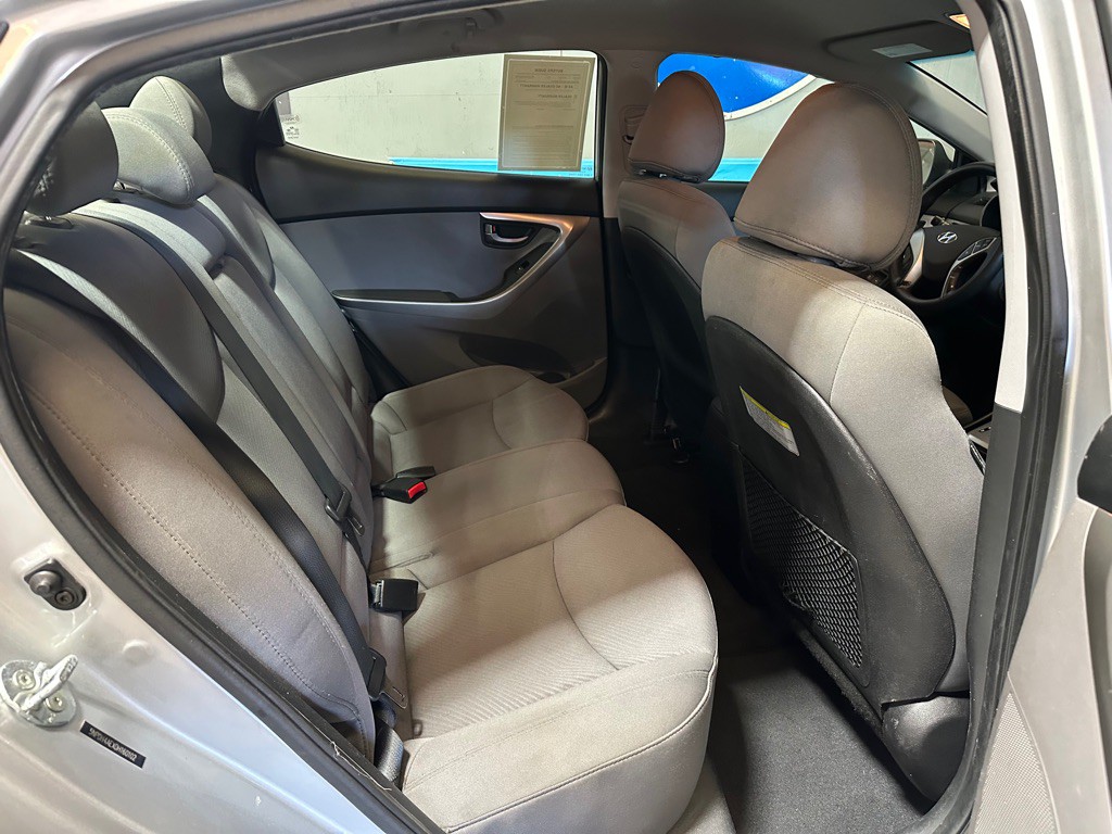 2013 Hyundai Elantra Image 19