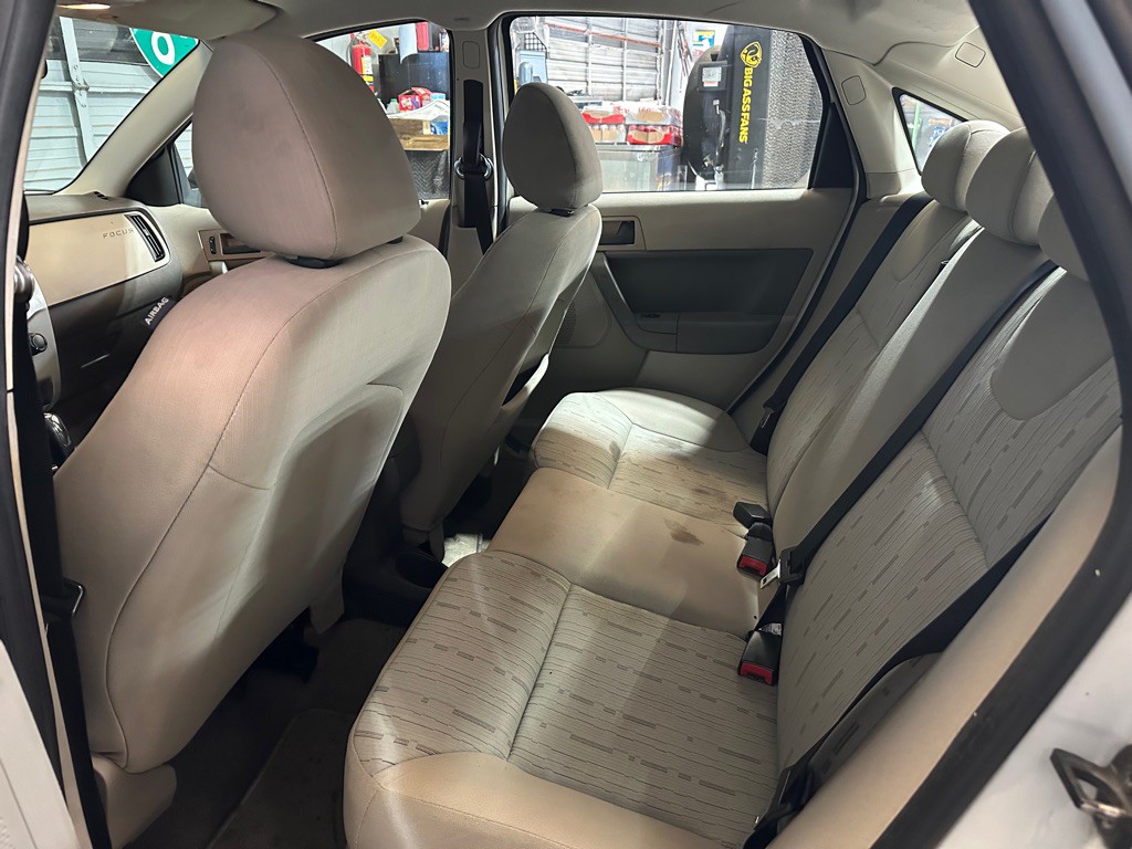 2009 Ford Focus Image 17