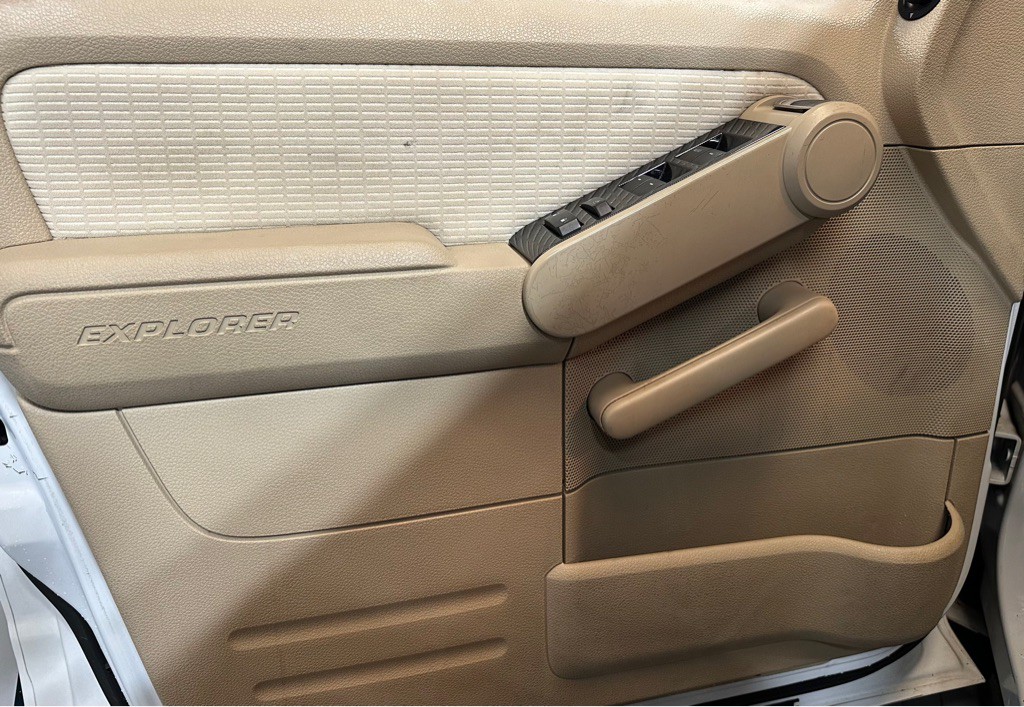2007 Ford Explorer Image 8