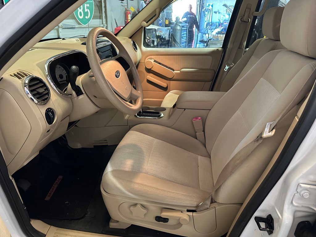 2007 Ford Explorer Image 9