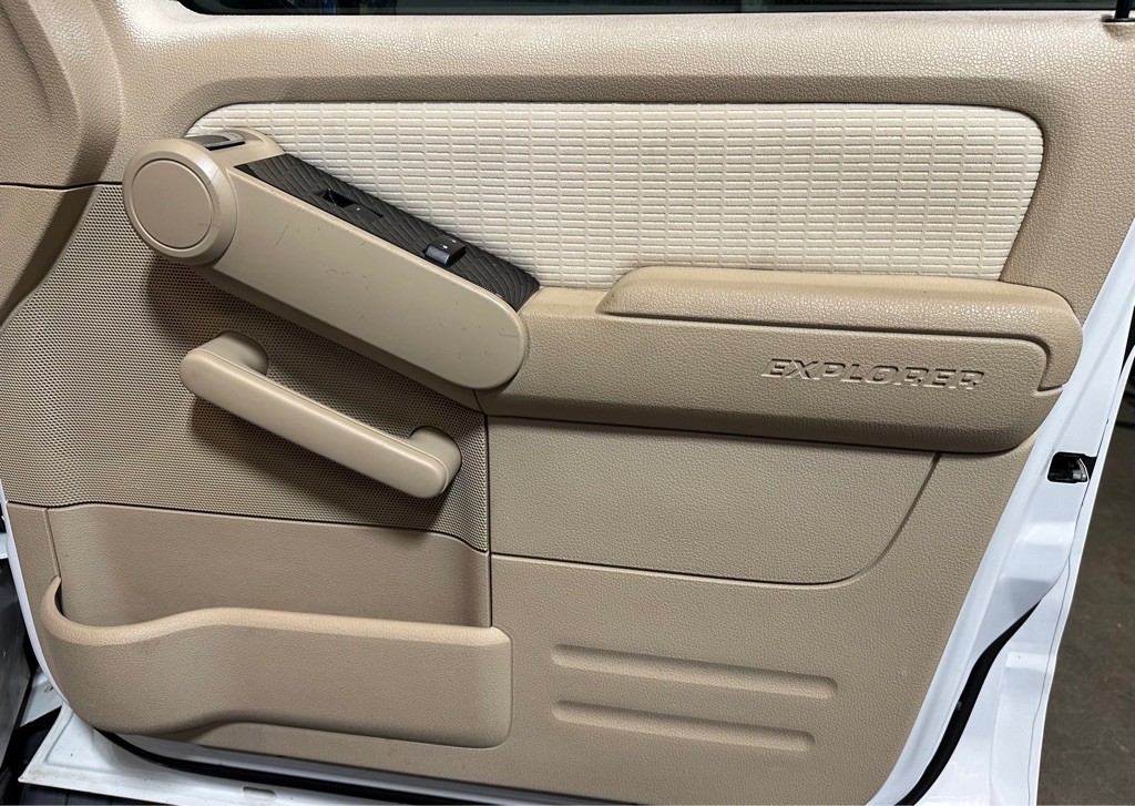 2007 Ford Explorer Image 15