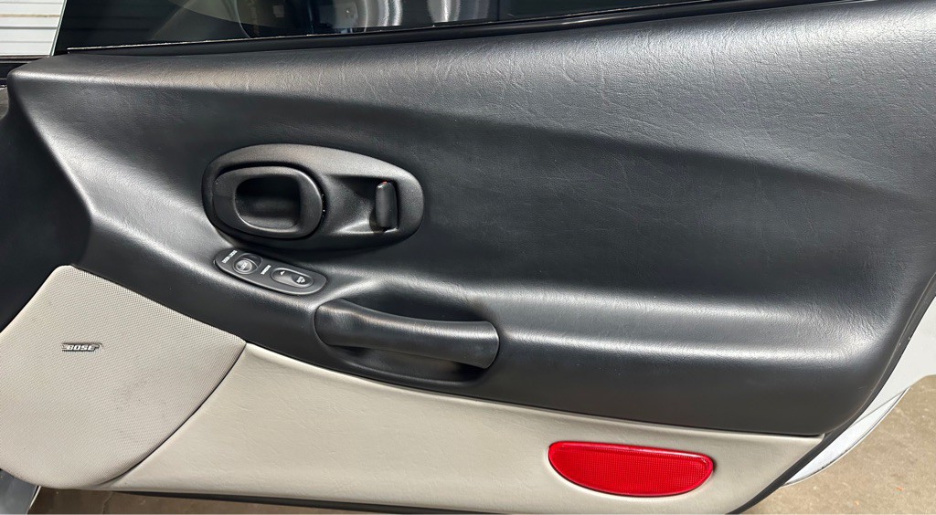 2003 Chevrolet Corvette Image 16