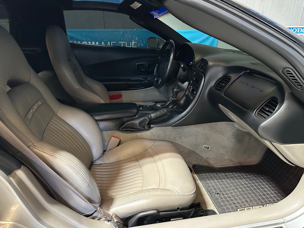 2003 Chevrolet Corvette Image 17