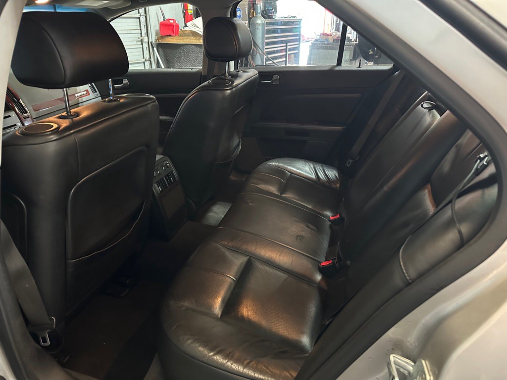 2007 Cadillac STS Image 18
