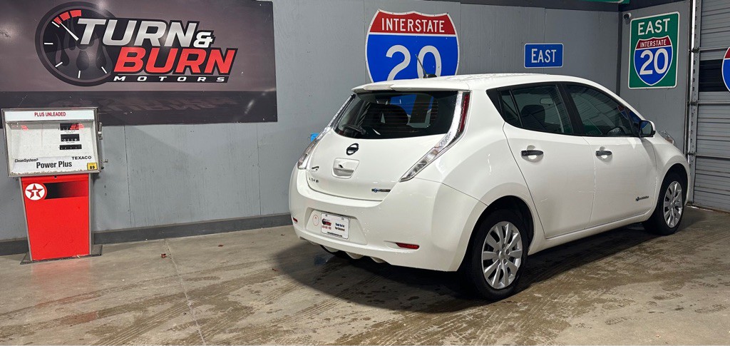 2015 Nissan Leaf Image 4