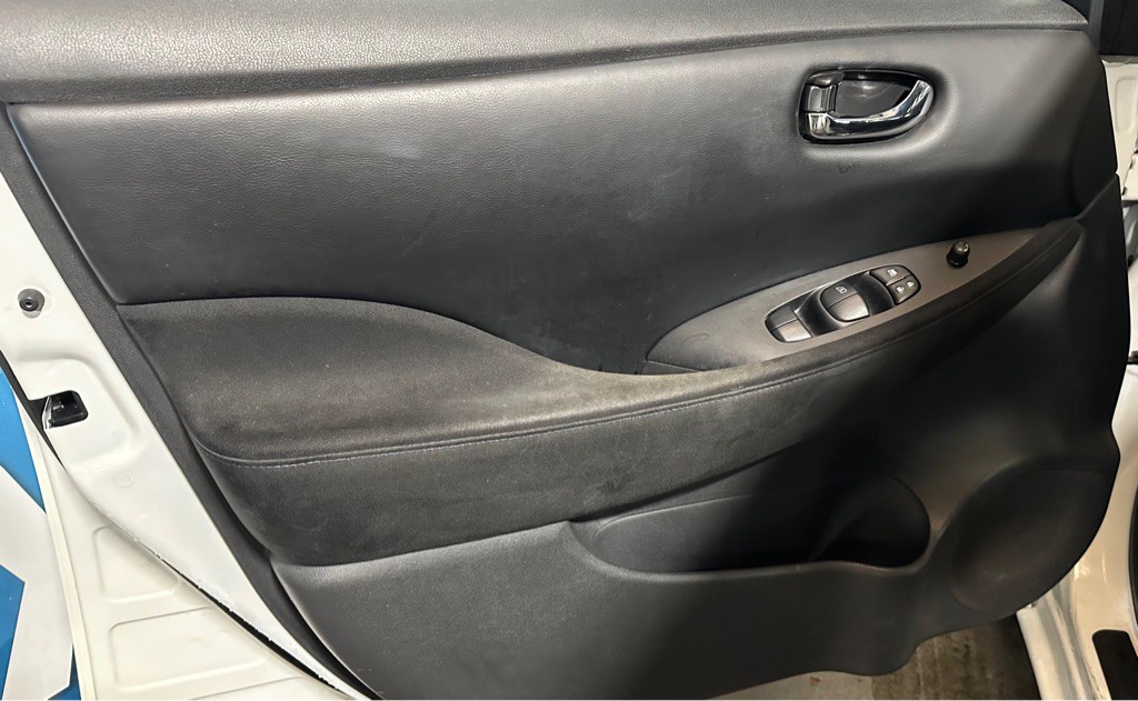 2015 Nissan Leaf Image 9