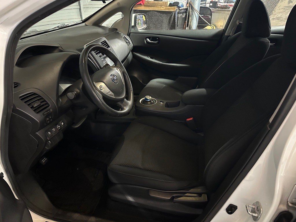 2015 Nissan Leaf Image 10