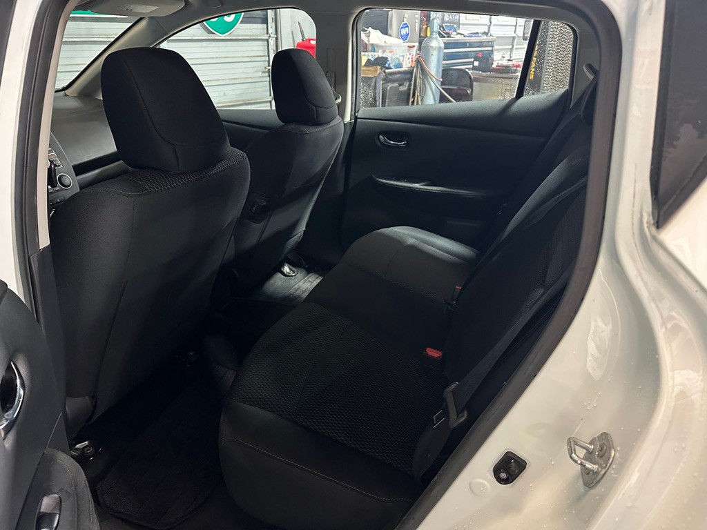 2015 Nissan Leaf Image 18