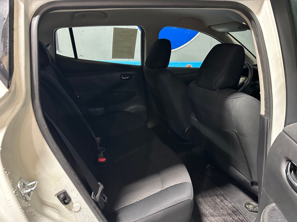 2015 Nissan Leaf Image 19