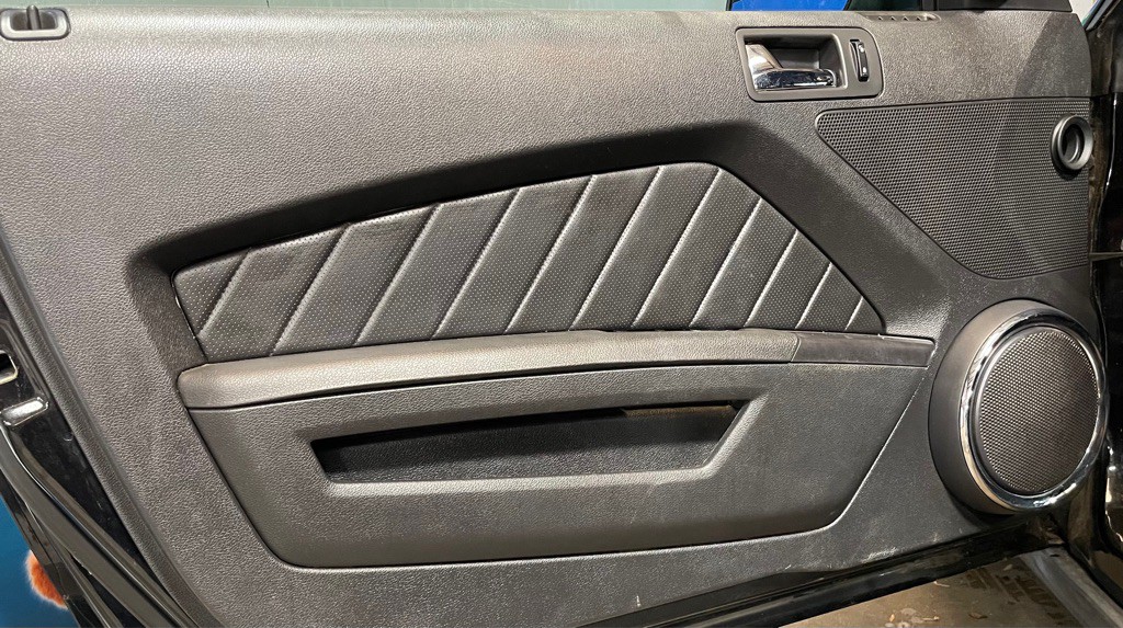 2011 Ford Mustang Image 9