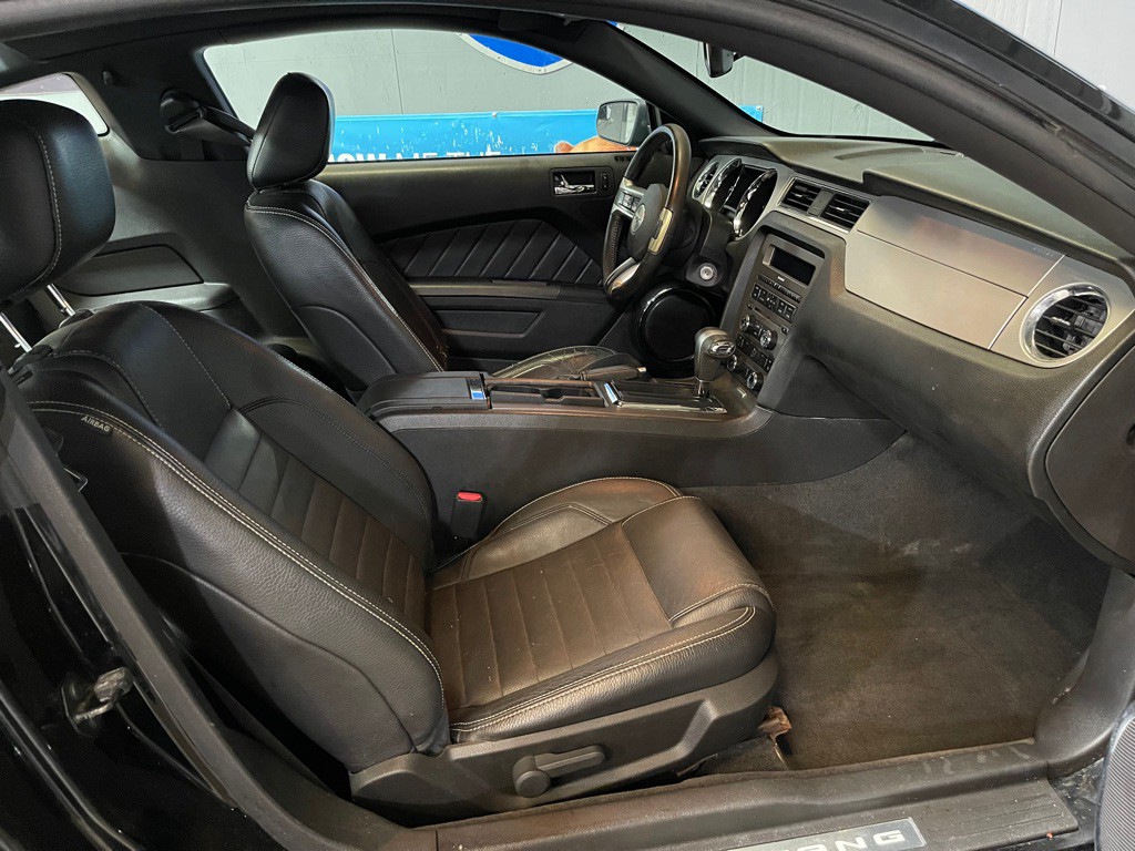 2011 Ford Mustang Image 17