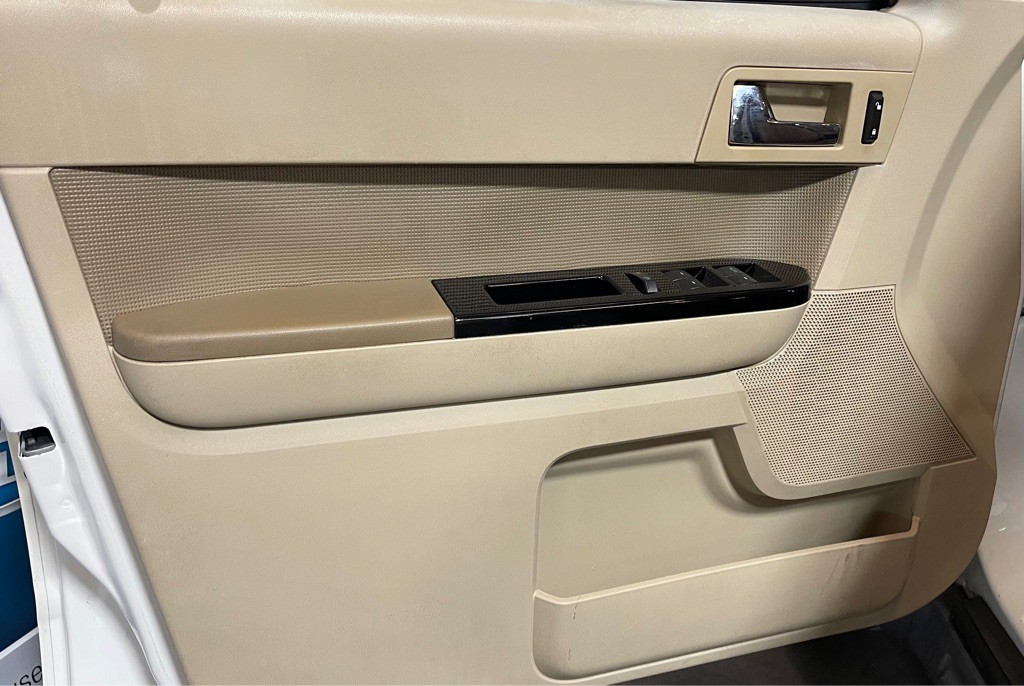 2010 Ford Escape Image 9