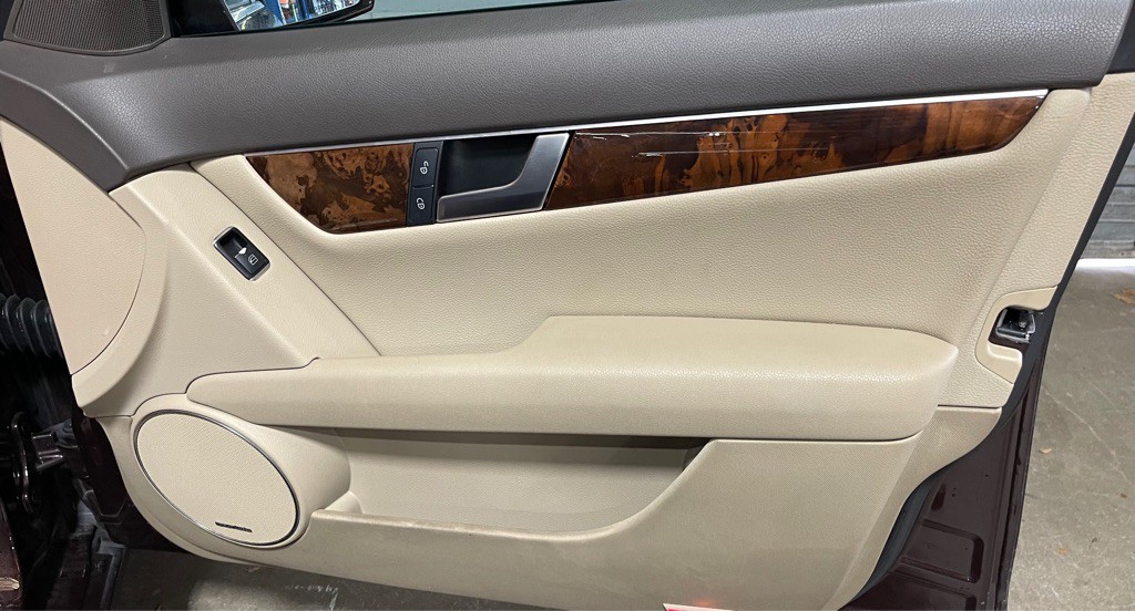 2012 Mercedes-Benz C-Class Image 16