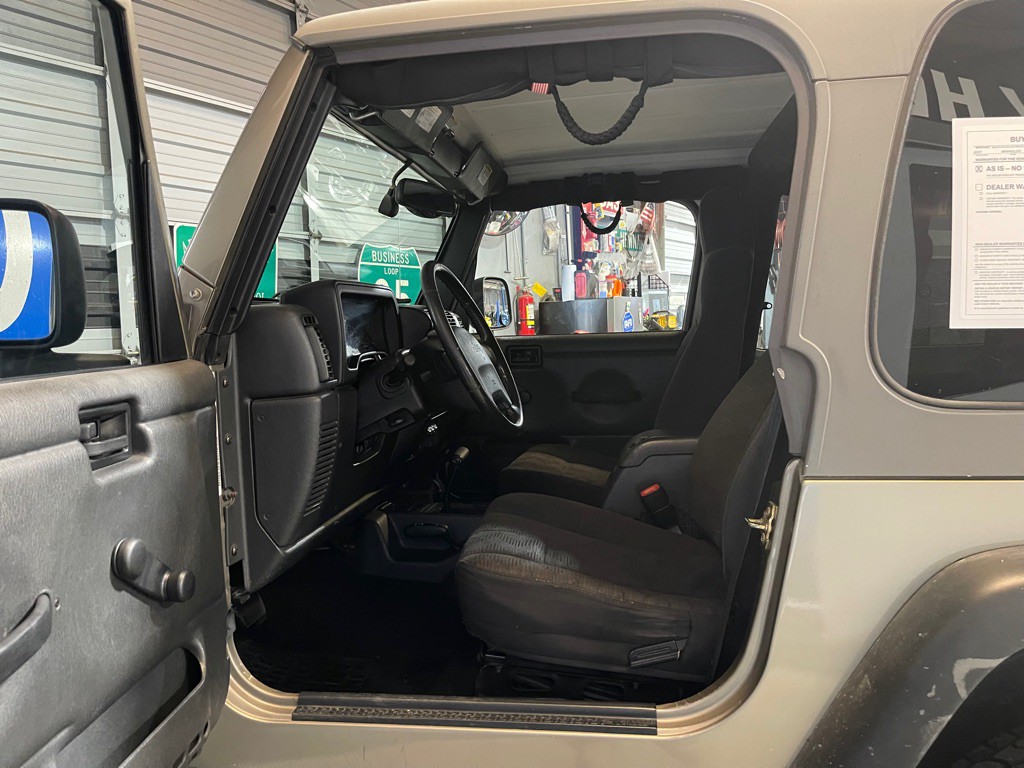 2003 Jeep Wrangler Image 10