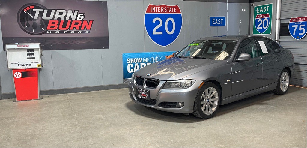 2011 BMW 3 Series Image 1