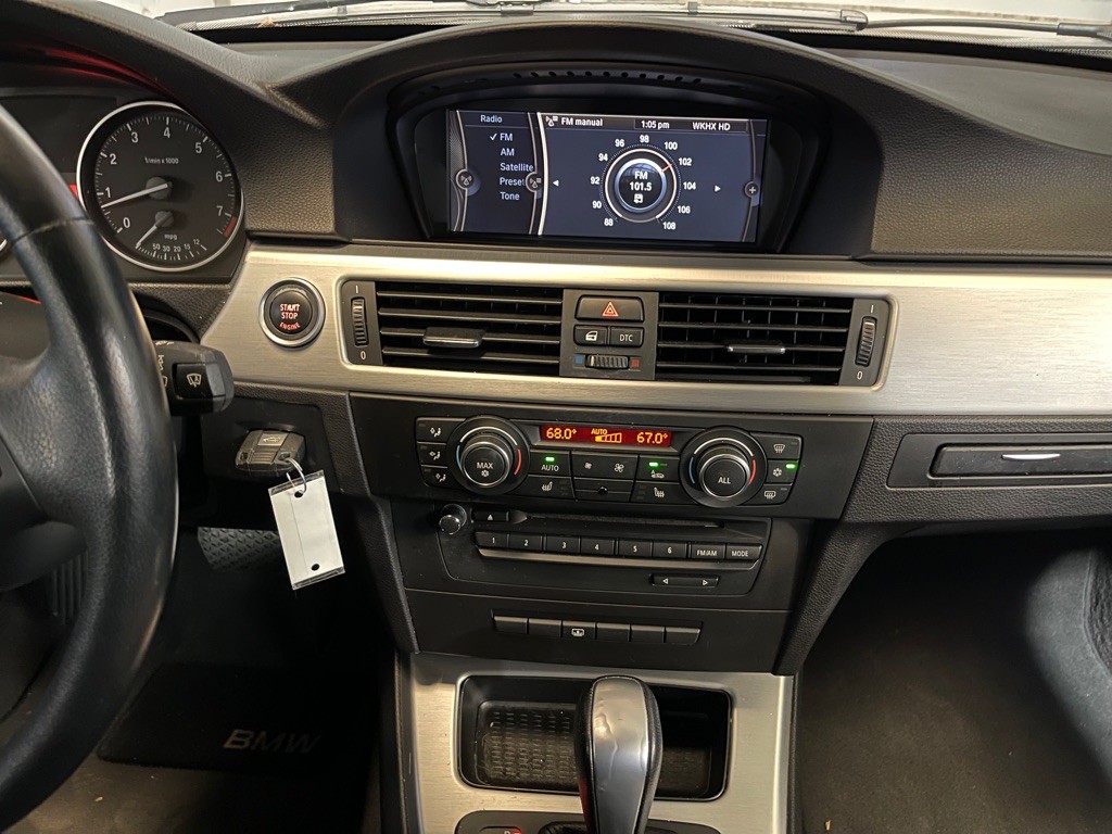 2011 BMW 3 Series Image 11