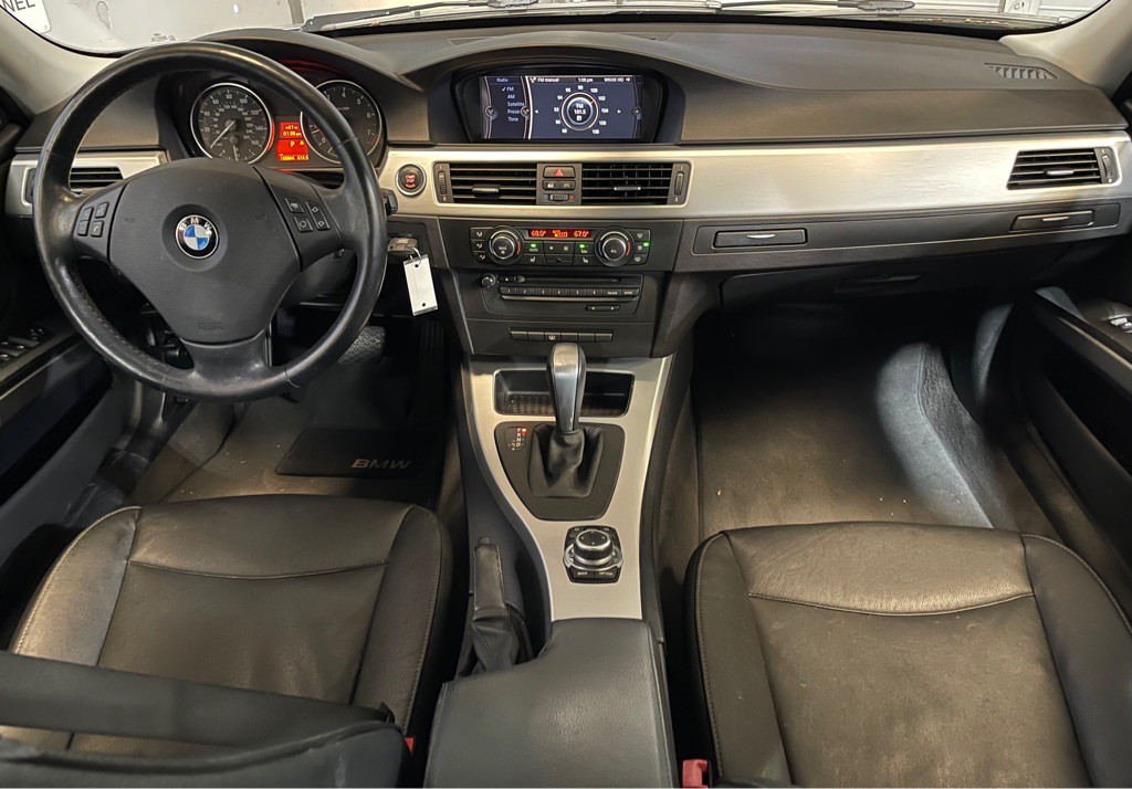 2011 BMW 3 Series Image 13
