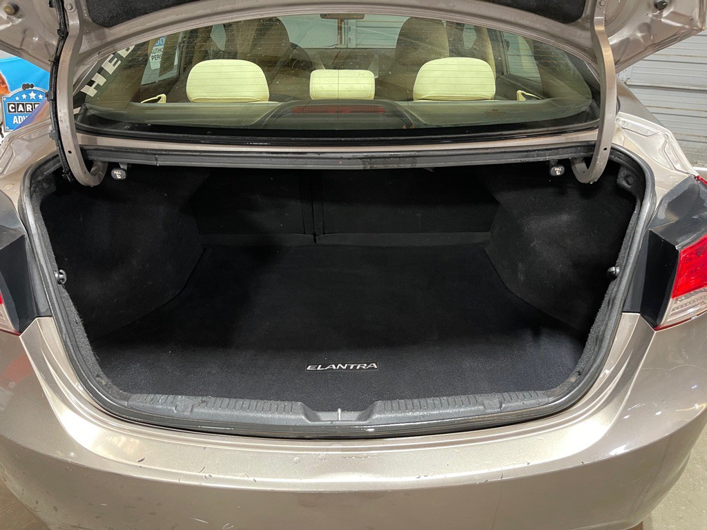 2012 Hyundai Elantra Image 7