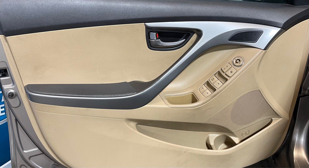 2012 Hyundai Elantra Image 9