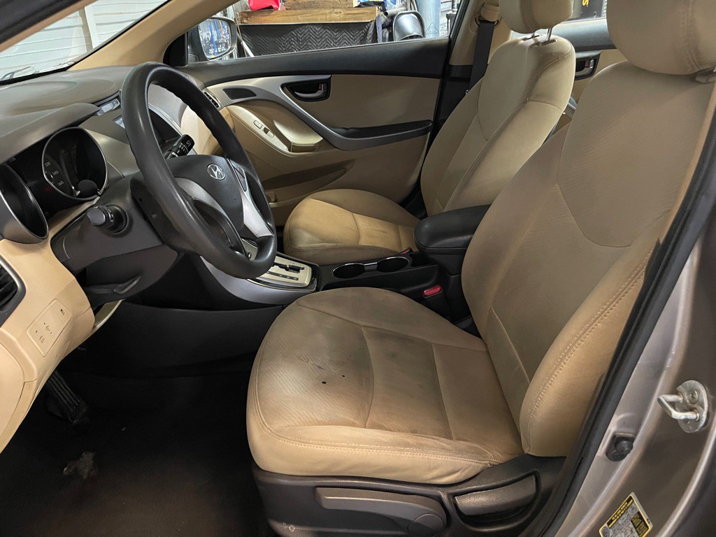 2012 Hyundai Elantra Image 10