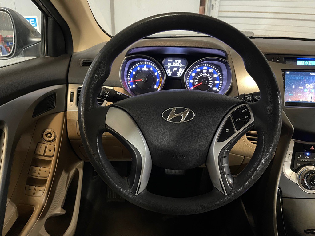 2012 Hyundai Elantra Image 12