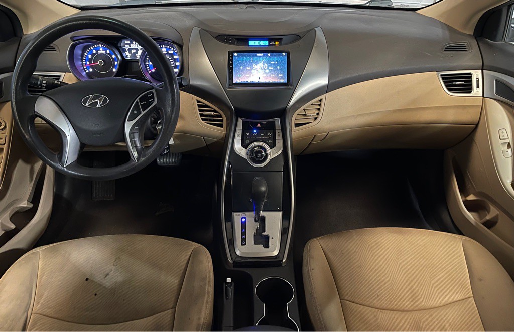 2012 Hyundai Elantra Image 15