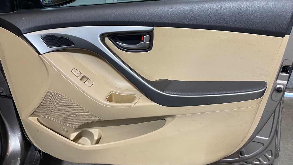 2012 Hyundai Elantra Image 16