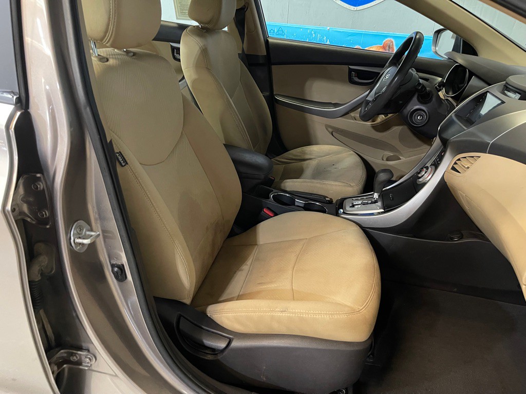 2012 Hyundai Elantra Image 17