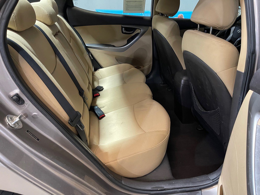 2012 Hyundai Elantra Image 18