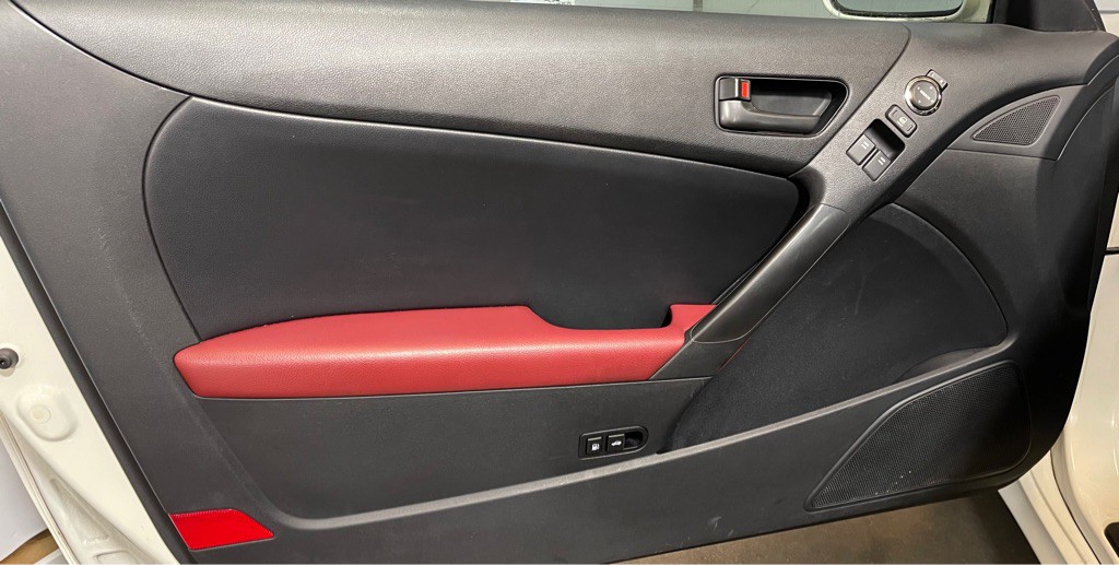 2011 Hyundai Genesis Image 9