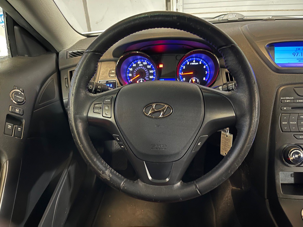 2011 Hyundai Genesis Image 12