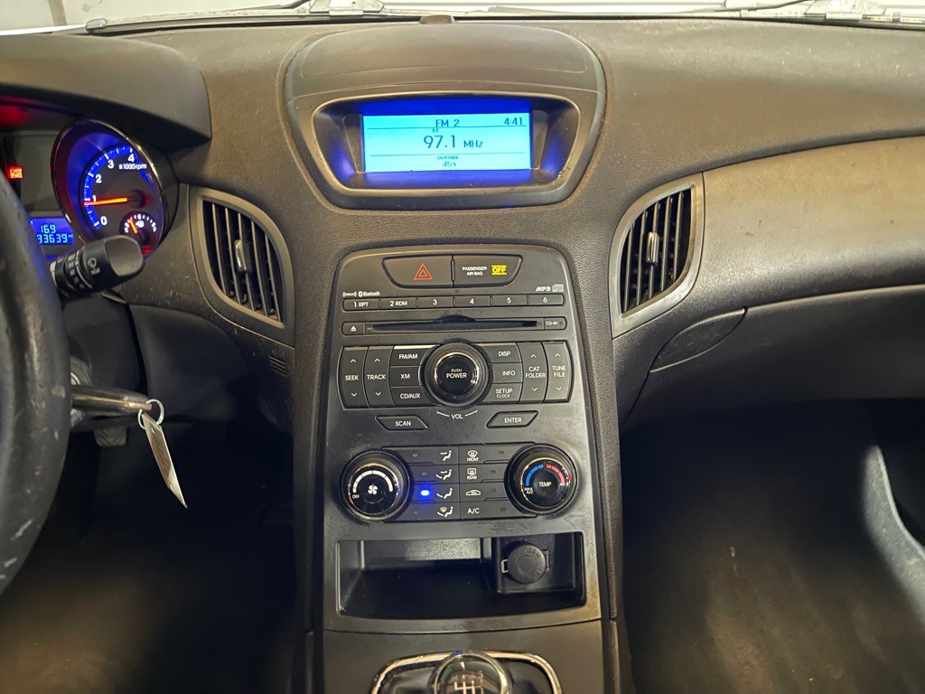 2011 Hyundai Genesis Image 13