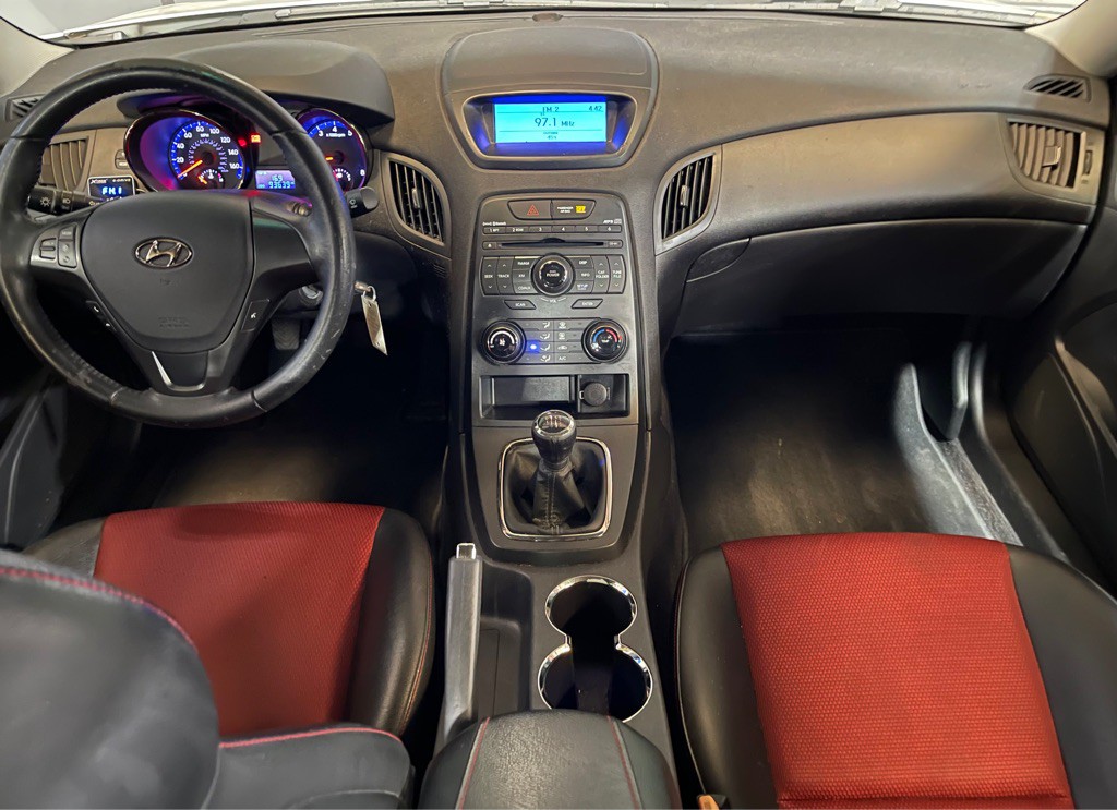 2011 Hyundai Genesis Image 15