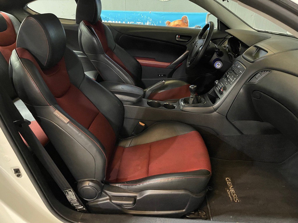 2011 Hyundai Genesis Image 17