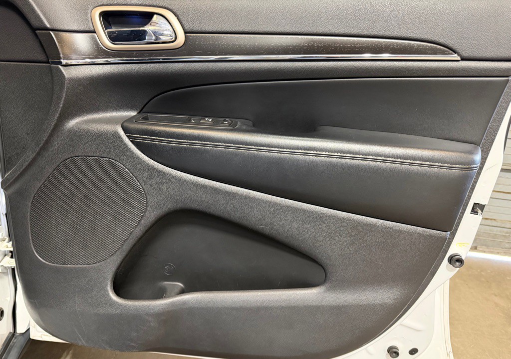 2017 Jeep Grand Cherokee Image 16