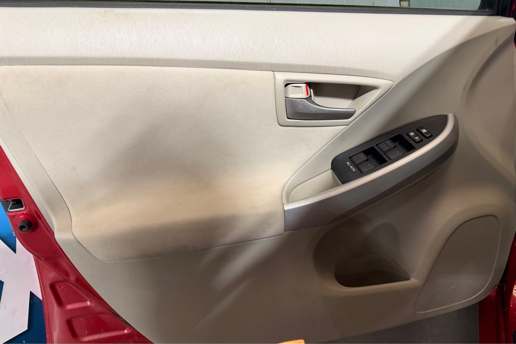 2013 Toyota Prius Image 9