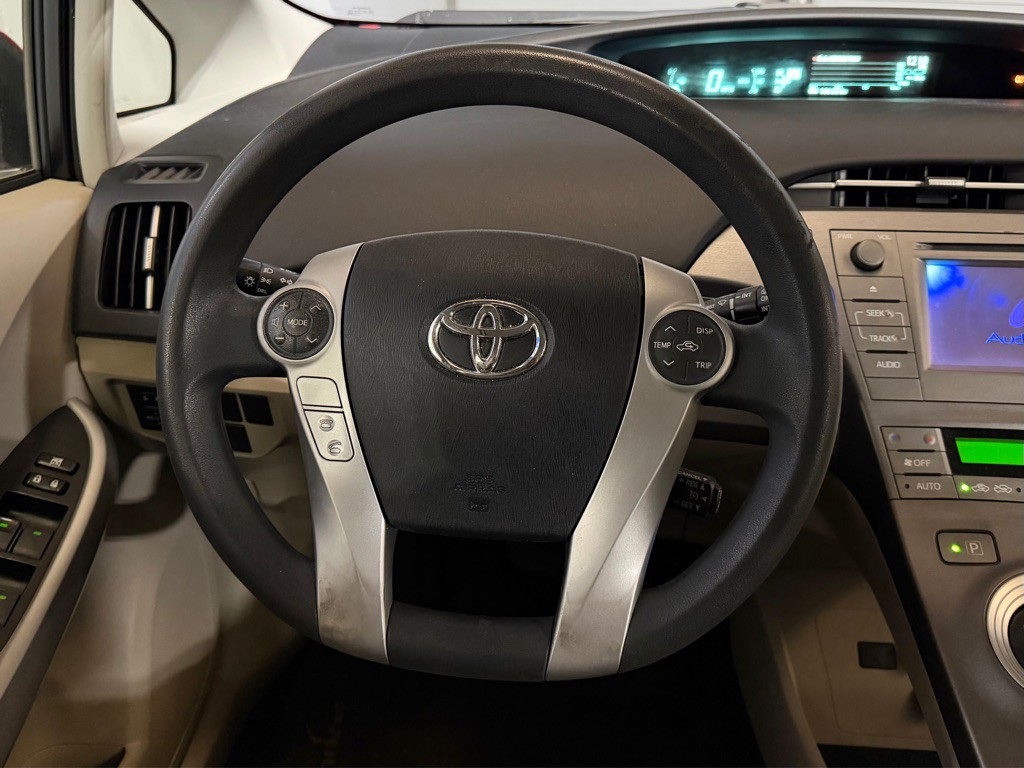 2013 Toyota Prius Image 12