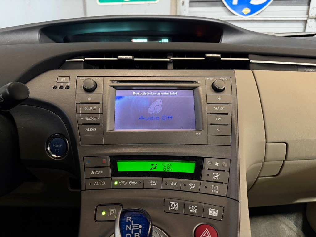 2013 Toyota Prius Image 13