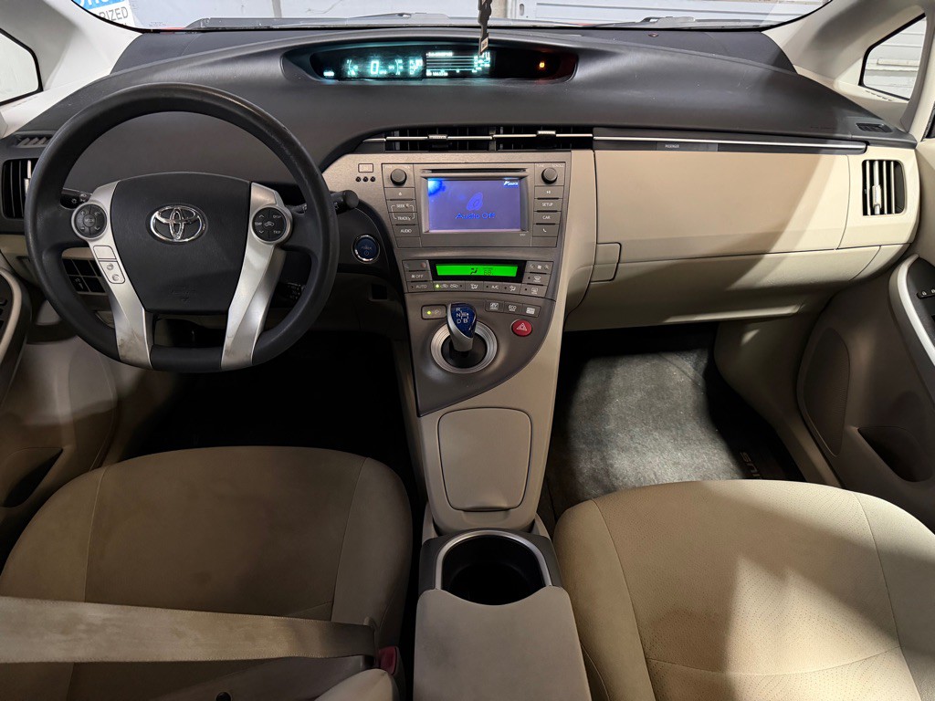 2013 Toyota Prius Image 15