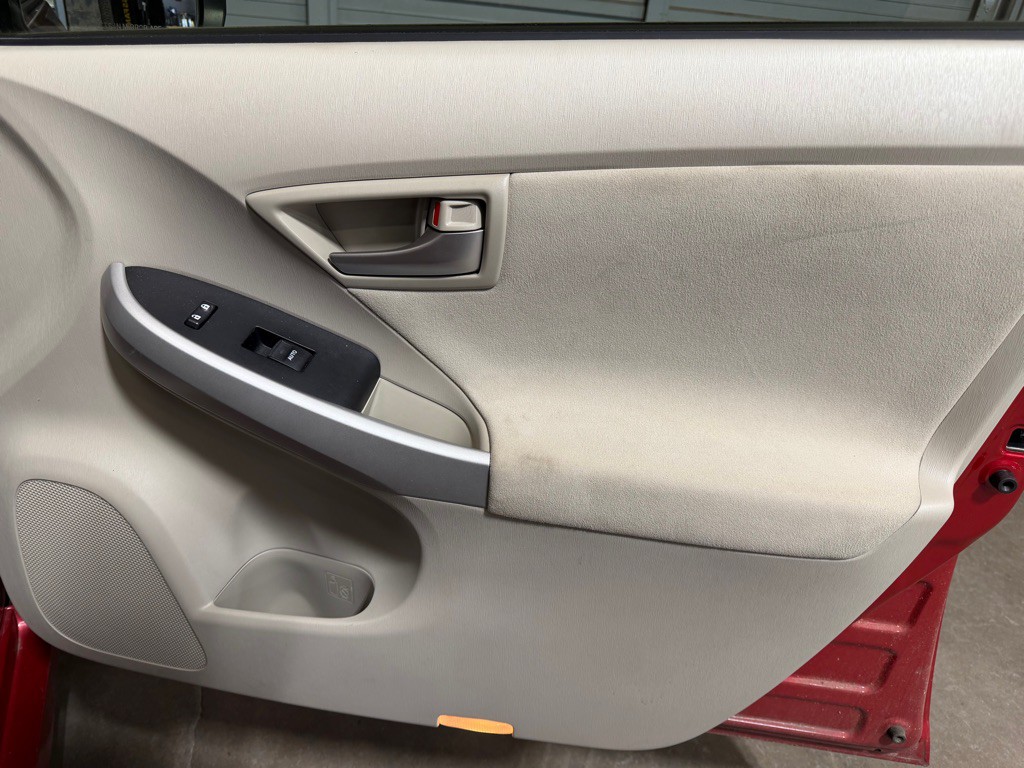 2013 Toyota Prius Image 16