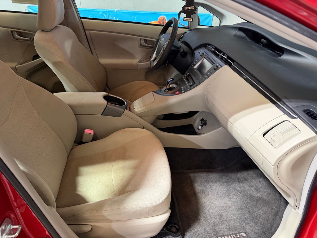 2013 Toyota Prius Image 17