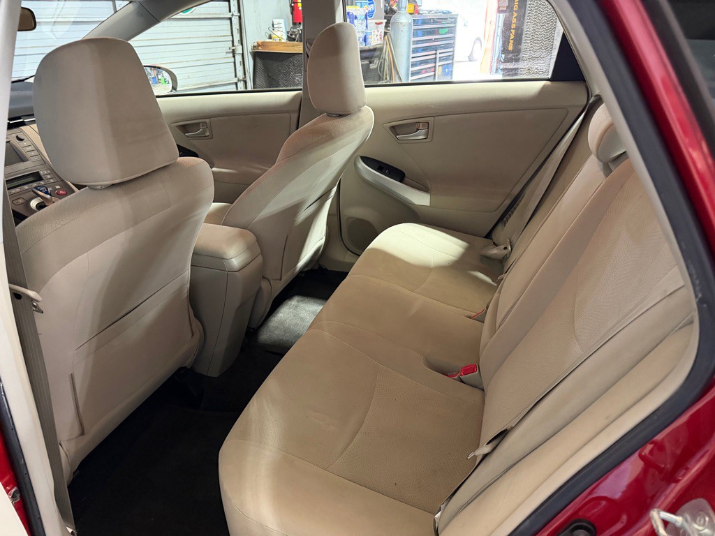 2013 Toyota Prius Image 18