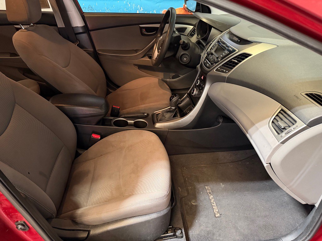 2014 Hyundai Elantra Image 17