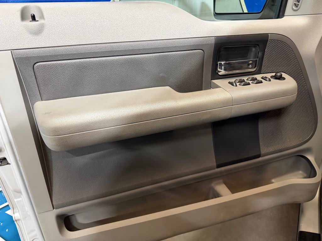 2004 Ford F-150 Image 9