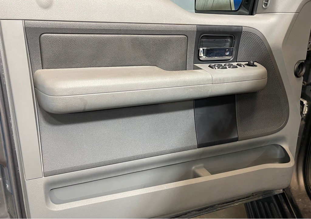 2004 Ford F-150 Image 9