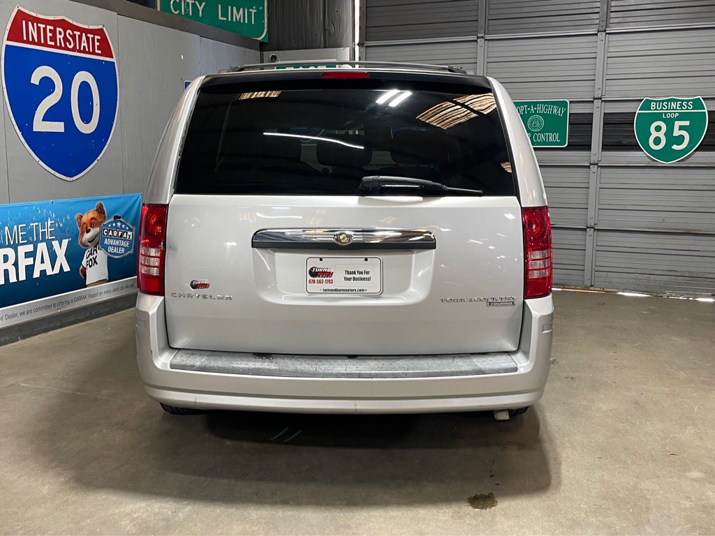 2009 Chrysler Town & Country Image 6